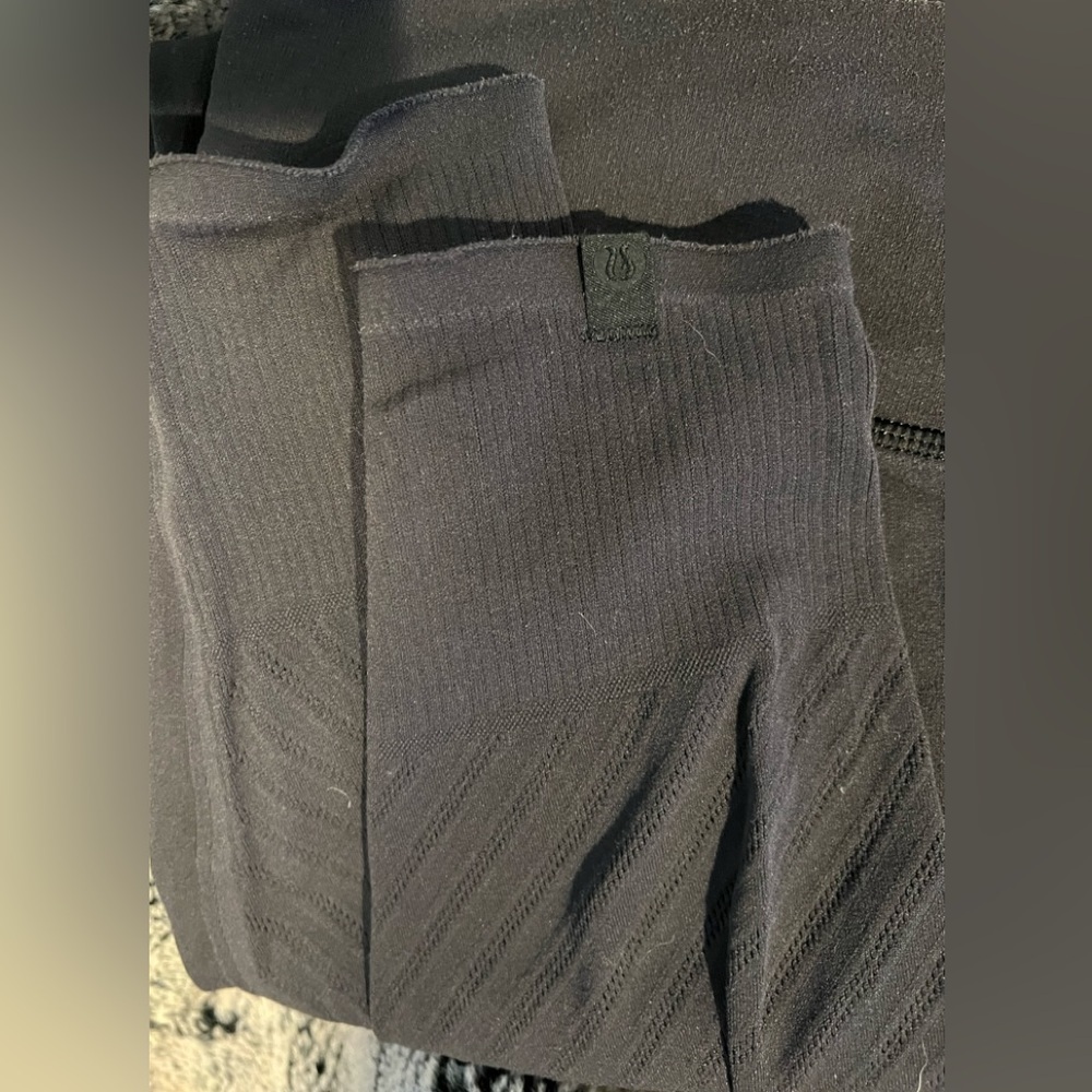Lululemon Enlighten Tight in Inkwell - Picture 4 of 4